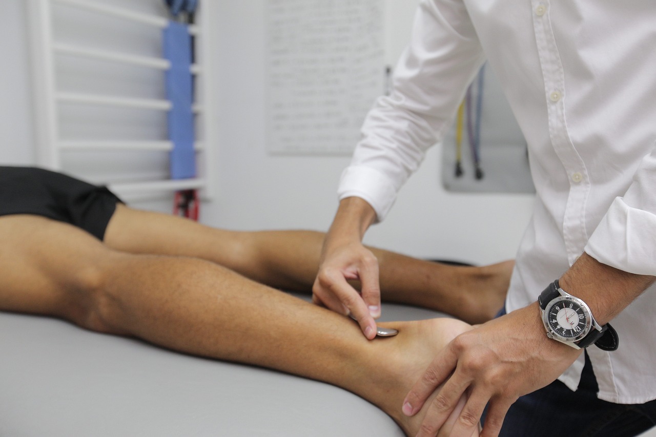 When to visit a podiatrist and when to visit a physiotherapist?